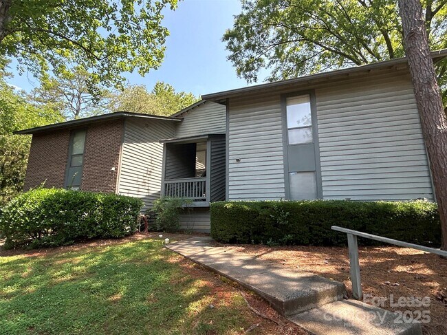 5008 Sardis Rd in Charlotte, NC - Building Photo - Building Photo