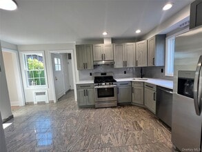 14-30-30 160th St in Queens, NY - Building Photo - Building Photo