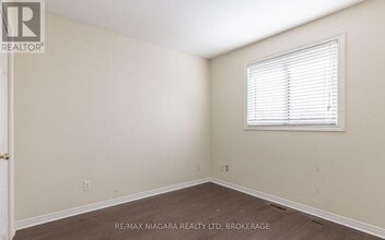 138 Carlton St in St Catharines, ON - Building Photo - Building Photo