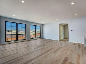 1112 E Berks St, Unit C in Philadelphia, PA - Foto de edificio - Building Photo