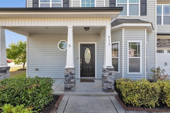 913 Dynamo Ln in Jacksonville, NC - Building Photo - Building Photo