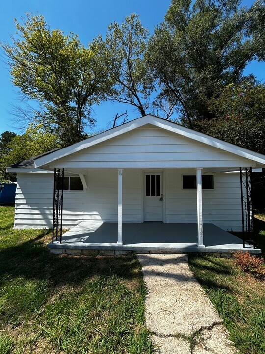 26 Morrow Ln in Rossville, GA - Building Photo