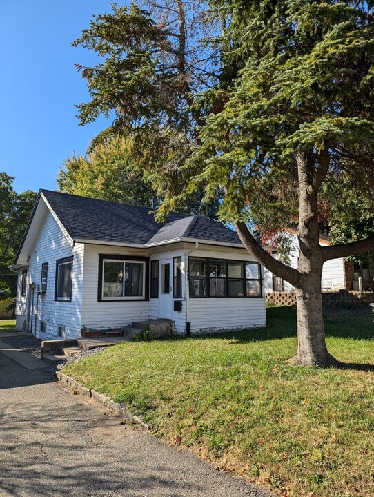 409 2nd Ave NW in Buffalo, MN - Building Photo