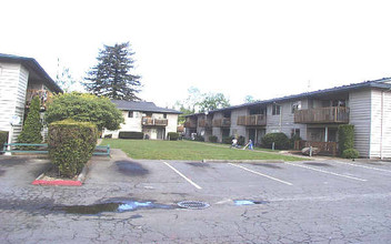 Madrona Place Apartments in Portland, OR - Building Photo - Building Photo