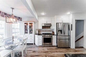 575 Cornwell Ave in Malverne, NY - Building Photo - Building Photo