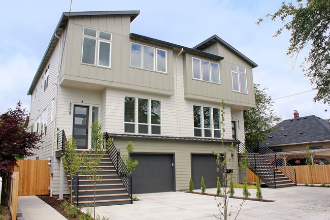 property at 4563-4563 N Borthwick Ave