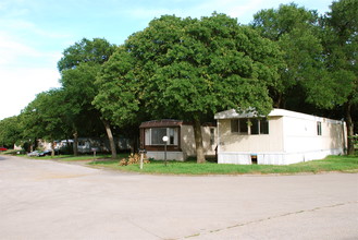 Lake Arlington Village MHP in Fort Worth, TX - Building Photo - Building Photo