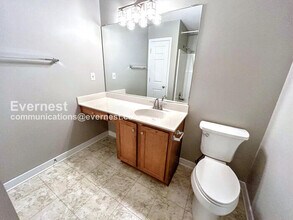 4610 Twin Hickory Lake Dr in Glen Allen, VA - Foto de edificio - Building Photo