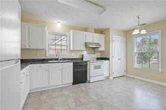 6328 Fox Glen Dr in Fayetteville, NC - Building Photo - Building Photo
