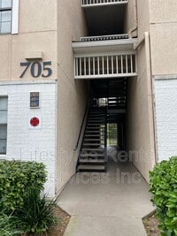705 Boardwalk Dr photo'