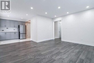 105 Brimorton Dr in Toronto, ON - Building Photo - Building Photo