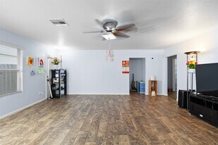 16882 Blackberry Lily Ln in Conroe, TX - Building Photo