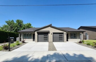 2112 Lentz Rd in Pasco, WA - Building Photo - Building Photo