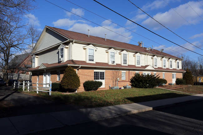 Meadowbrook Apartments in Hatfield, PA - Foto de edificio - Building Photo