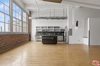 1850 Industrial St in Los Angeles, CA - Building Photo - Building Photo