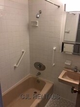 25 Brooks Park-Unit -16 in Medford, MA - Foto de edificio - Building Photo
