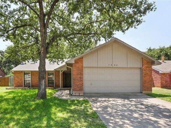 3800 Hackberry Lane in Bedford, TX - Building Photo