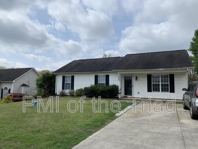 2457 Shadow Valley Rd in High Point, NC - Building Photo - Building Photo