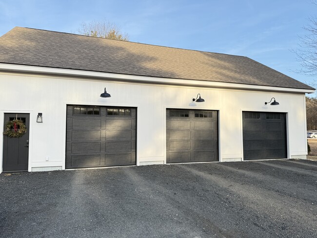 7 Jackson Hill Rd in Leverett, MA - Building Photo - Building Photo