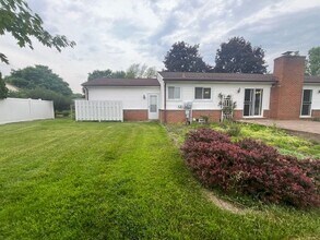 87 Carter Ave in Troy, MI - Foto de edificio - Building Photo