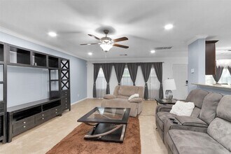 1604 Hickory Burl Ln in Conroe, TX - Building Photo - Building Photo