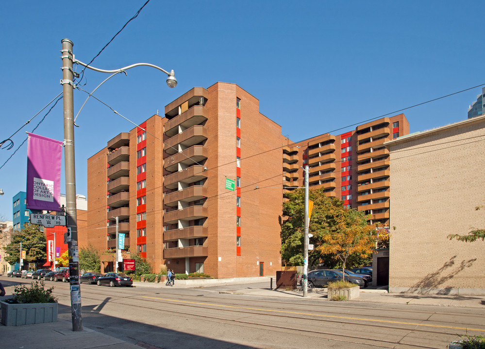 Grange Tower in Toronto, ON - Building Photo