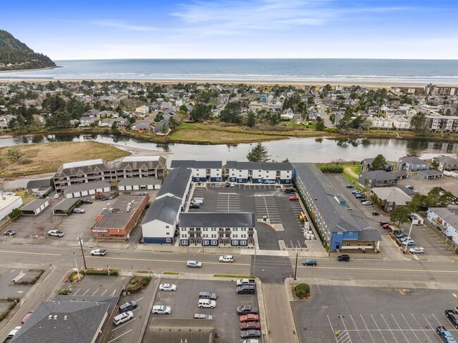 916 S Holladay Dr in Seaside, OR - Building Photo - Building Photo