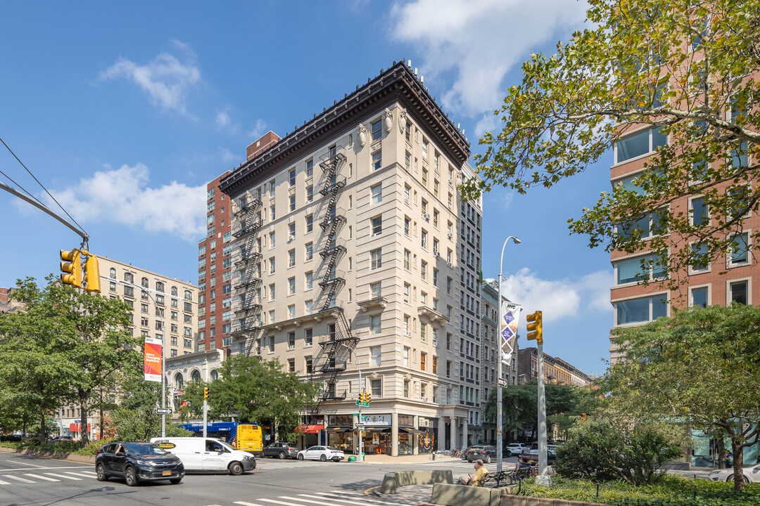 225 W 80th St in New York, NY - Building Photo