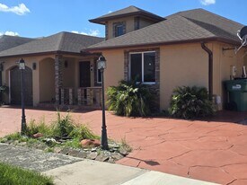 18110 SW 139th Ct in Miami, FL - Building Photo