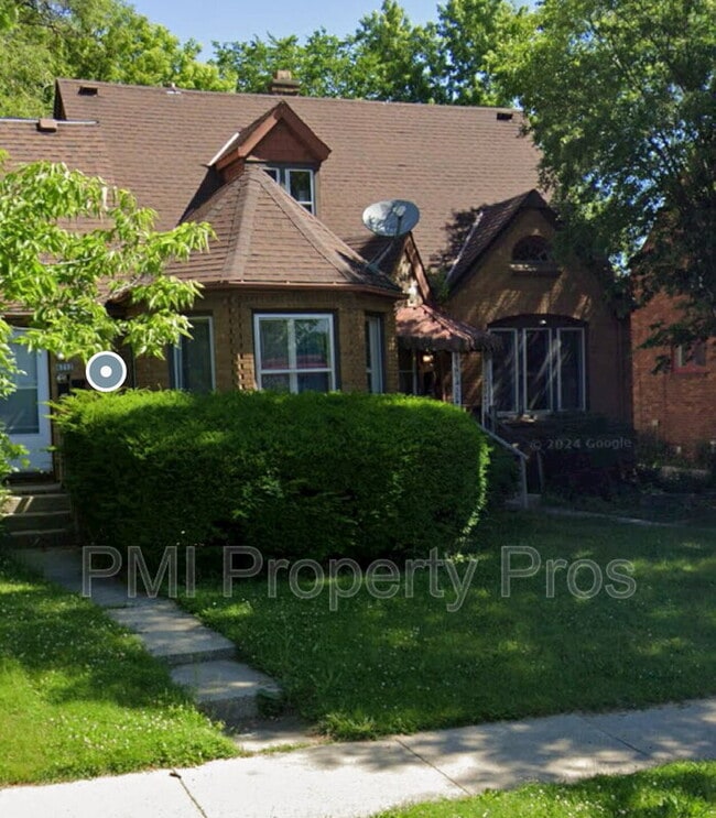property at 6712 W Villard Ave