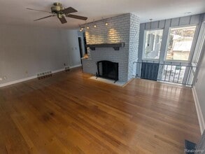 5155 Greenview Dr in Village of Clarkston, MI - Building Photo - Building Photo