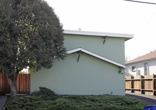 Dalton Place in San Leandro, CA - Building Photo - Building Photo