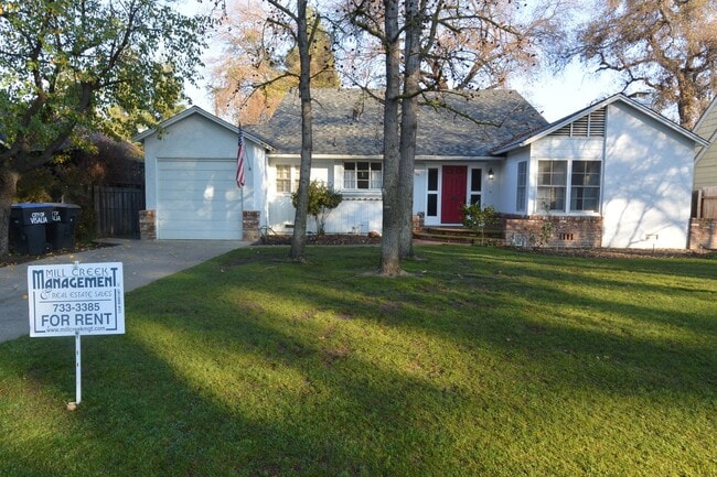 1618 W College Ave in Visalia, CA - Building Photo - Building Photo