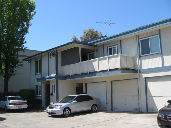 2108 Aldengate Way in Hayward, CA - Building Photo - Building Photo