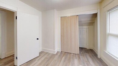504 1st Ave NW in Mandan, ND - Building Photo - Building Photo