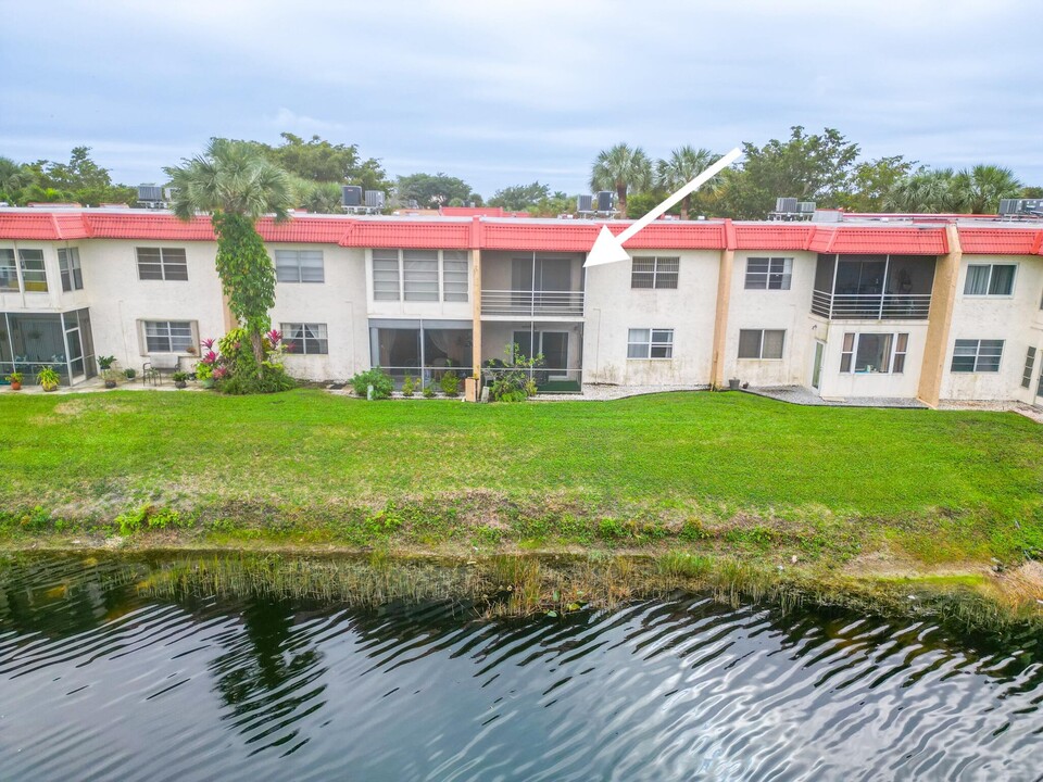 177 Lake Evelyn Dr in West Palm Beach, FL - Foto de edificio