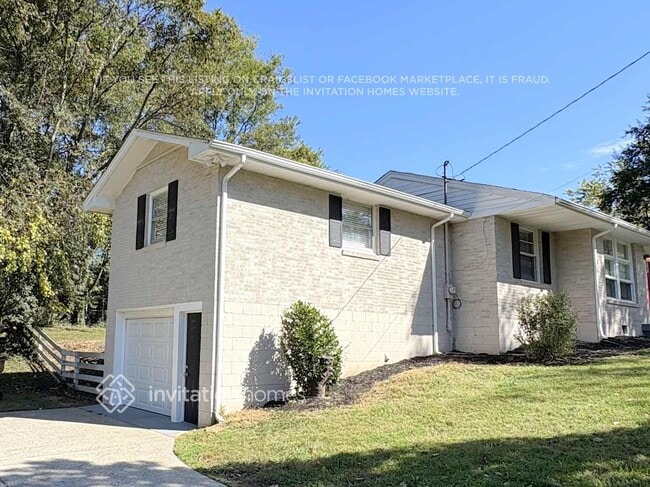 562 Whispering Hills Dr in Nashville, TN - Foto de edificio - Building Photo