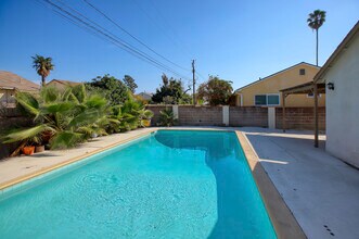 9726 Mercedes Ave in Arleta, CA - Building Photo - Building Photo