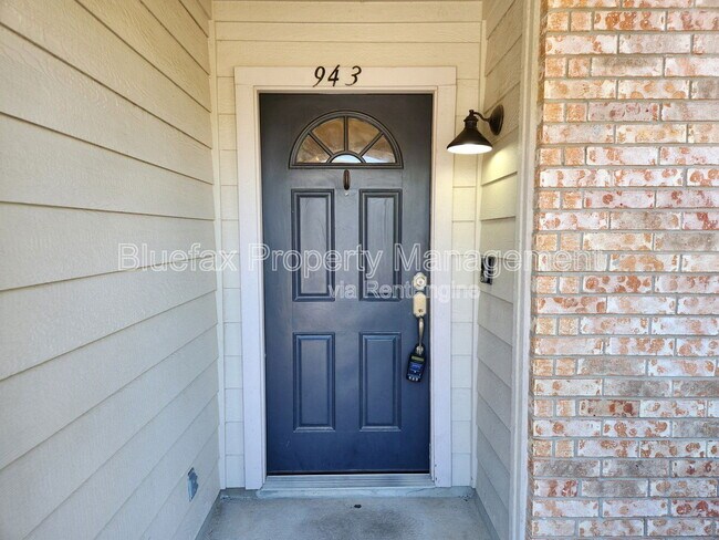 943 Tisbury Pkwy in San Antonio, TX - Building Photo - Building Photo