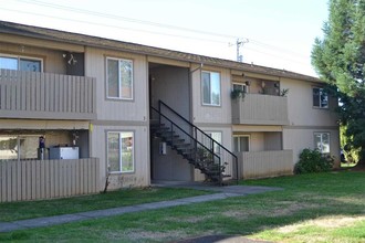 1310 45th Ave in Sweet Home, OR - Building Photo - Building Photo