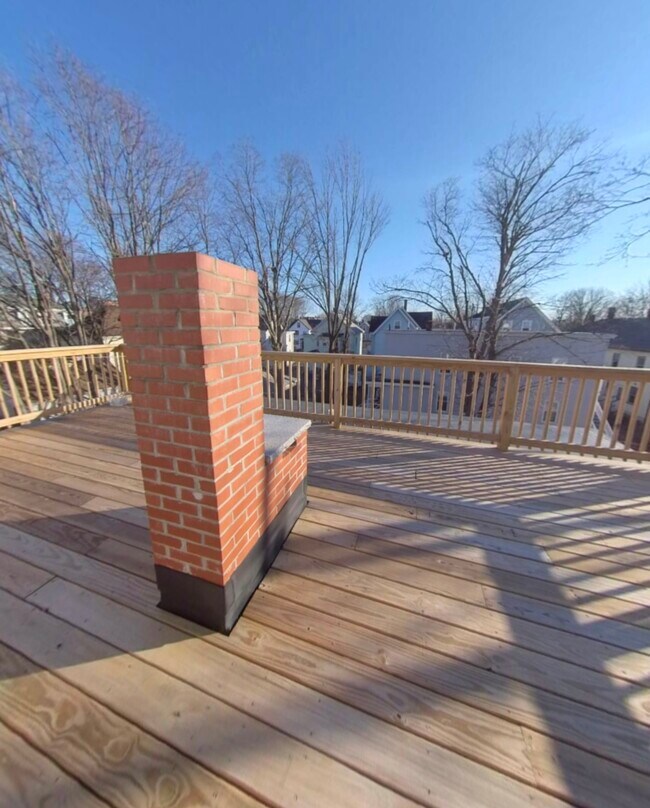 83 Brown St in Waltham, MA - Building Photo - Building Photo