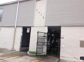 2401 Pasadena Ave, Unit 5 in Metairie, LA - Building Photo