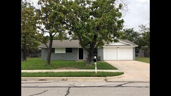 6005 Whitley Rd in Watauga, TX - Building Photo