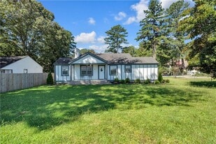 3910 Clairmont Rd in Chamblee, GA - Building Photo