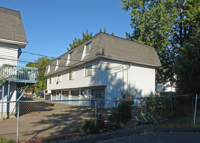 26-28 Upson St in Bristol, CT - Foto de edificio - Building Photo