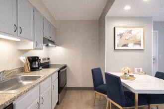 The Haven at Eagandale in Eagan, MN - Foto de edificio - Building Photo