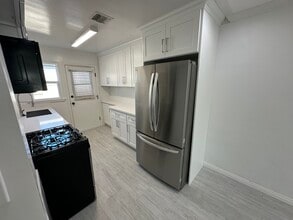 2666 N Frederic St in Burbank, CA - Building Photo - Building Photo