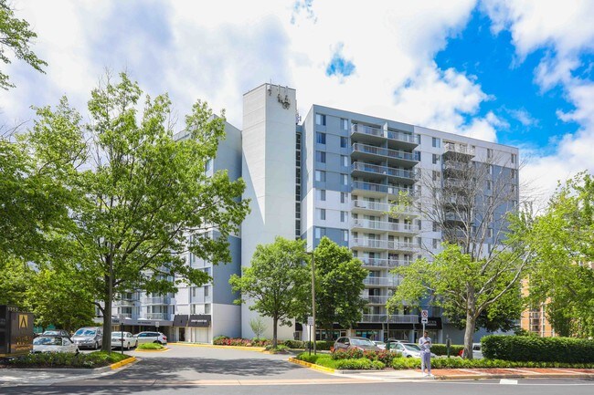 Cortland at McLean in McLean, VA - Foto de edificio - Building Photo