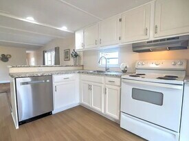 2064 Lady Lk Ln in Lutz, FL - Building Photo
