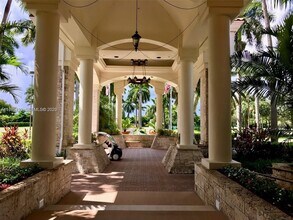 5758 NW 97th Pl in Doral, FL - Building Photo - Building Photo